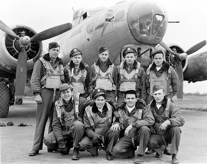 BR man in WWII crew that completed all of its bombing missions... 11/01/04