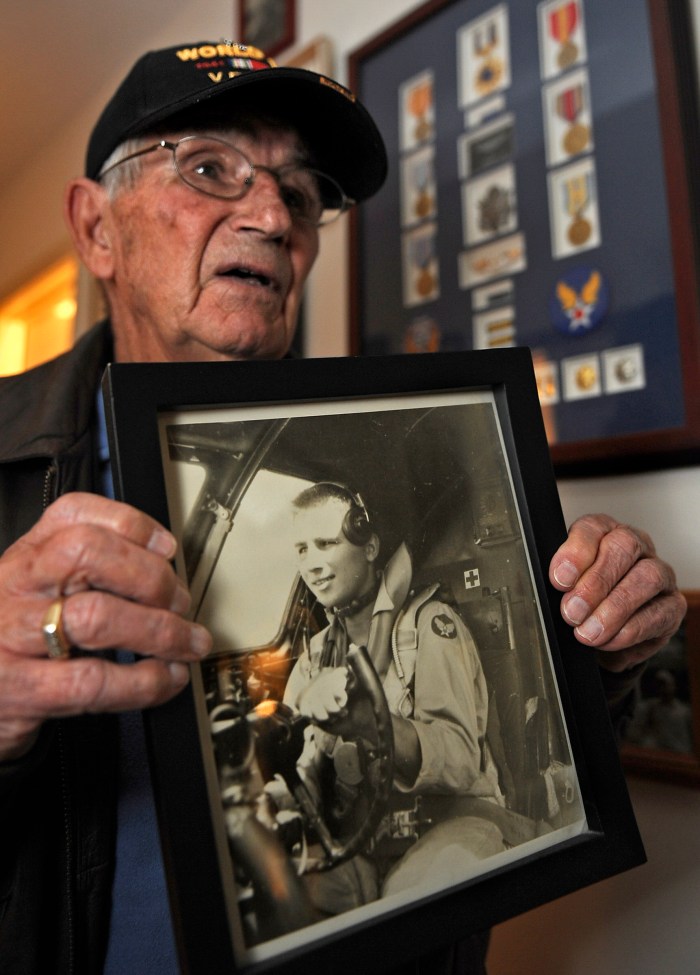FATEFUL DAY *** WWII airman recalls mission to Hiroshima, Nagasaki